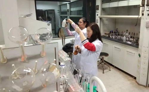 一圖一故事丨披星戴月，奔波在河道與實驗室之間的監(jiān)測組